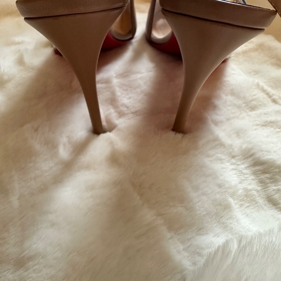 Christian Louboutin - Picture 6 of 6